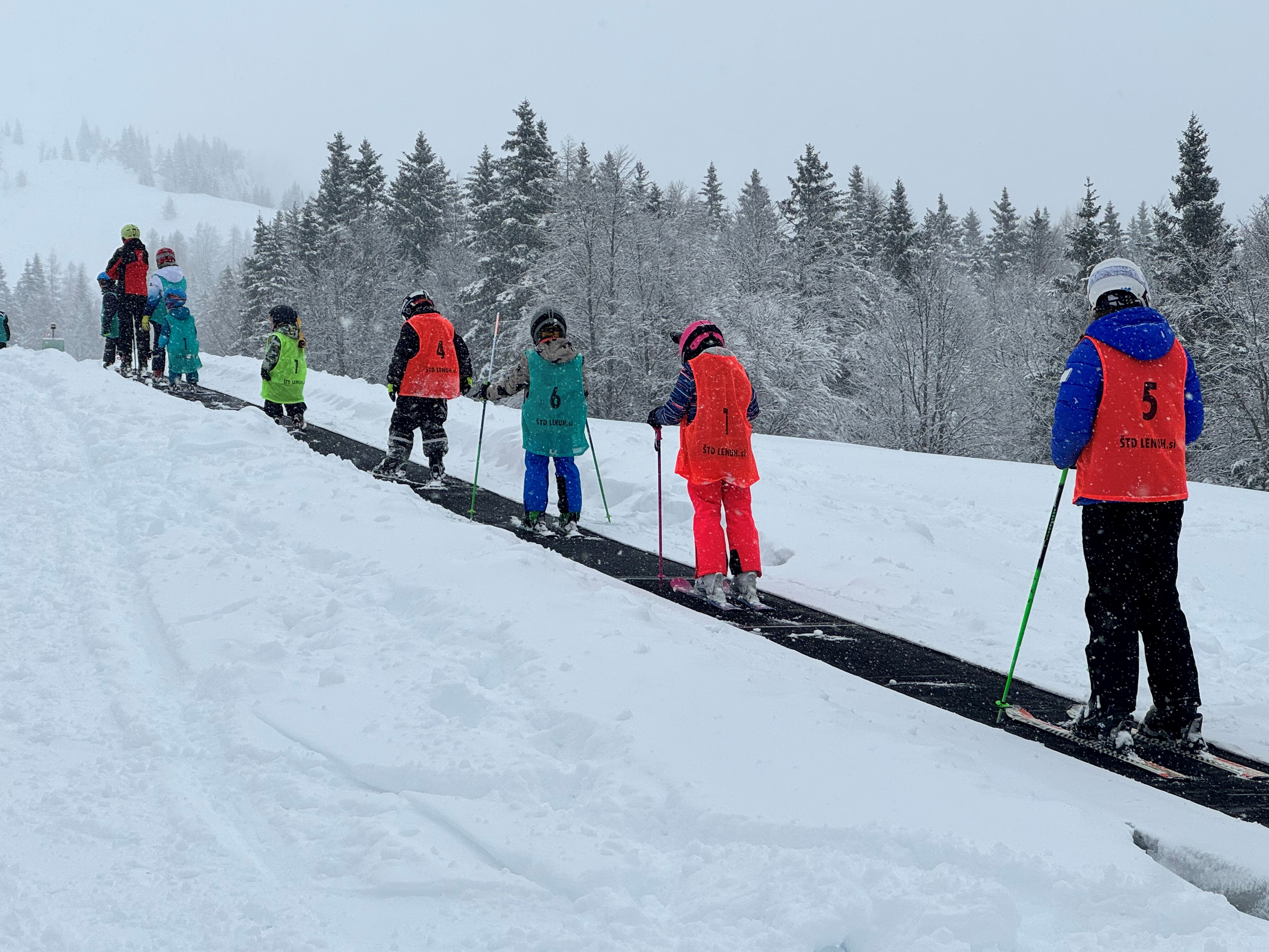 Zimske počitnice na Veliki planini v znamenju odlične smuke in družinskega veselja (9)